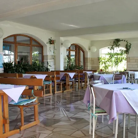 Pensionat And With Parking Space - 9128 Makarska