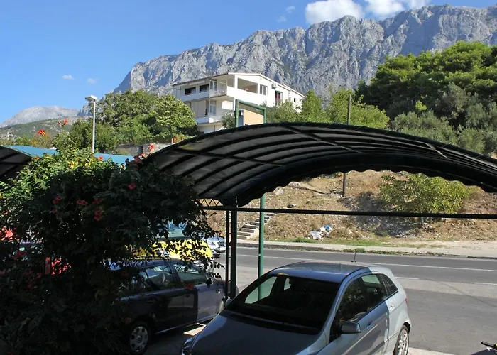 Casa de hóspedes And With Parking Space - 9128